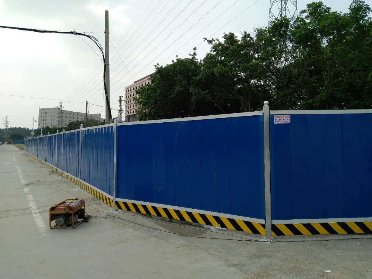 寶安區新玉路新和街道辦安裝豪華輕鋼圍墻(3).jpg
