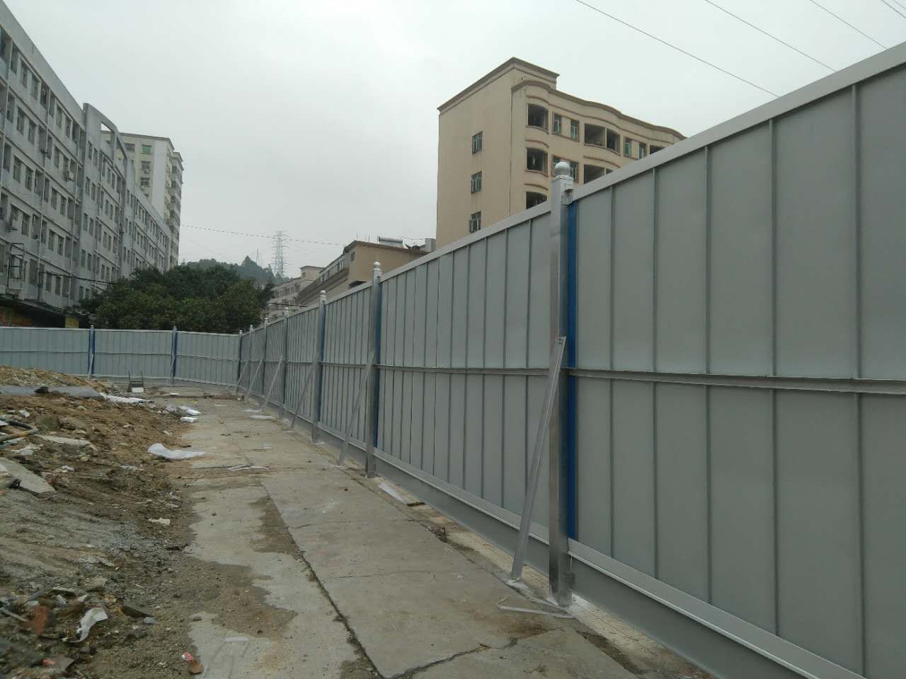寶安區新玉路新和街道辦安裝豪華輕鋼圍墻(4).jpg